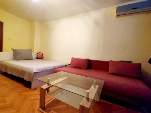 Дава се под наем Двустаен апартамент в Бургас, Възраждане - 48 кв.м за 140 € - Снимка #1