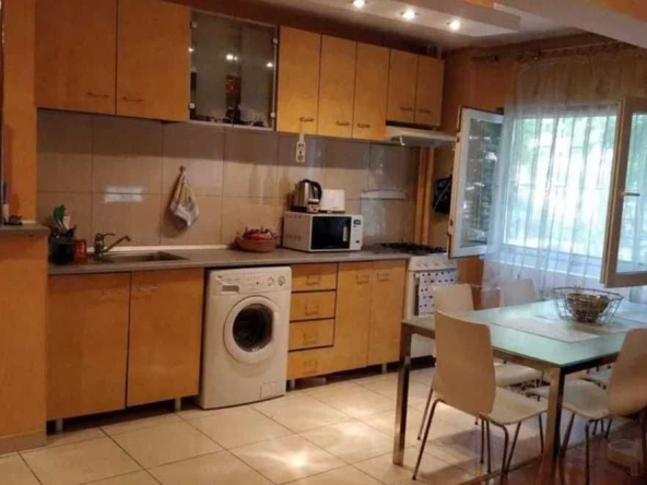 Дава се под наем Тристаен апартамент в Пловдив, Център - 74 кв.м за 198.9 € - Снимка #1