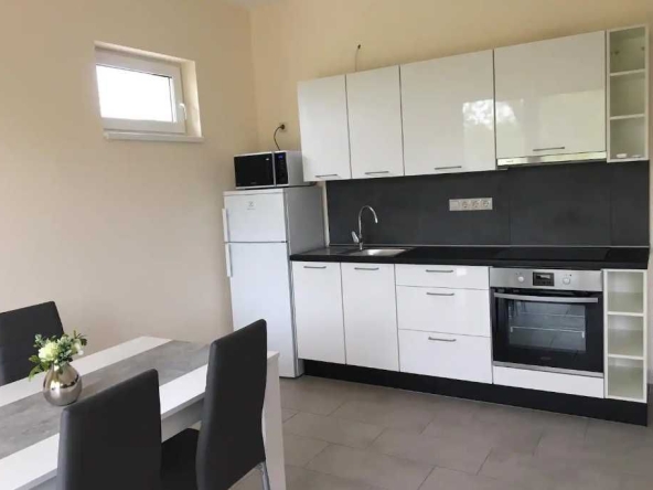 Дава се под наем Двустаен апартамент в Пловдив, Сточна гара - 60 кв.м за 295.8 € - Снимка #1