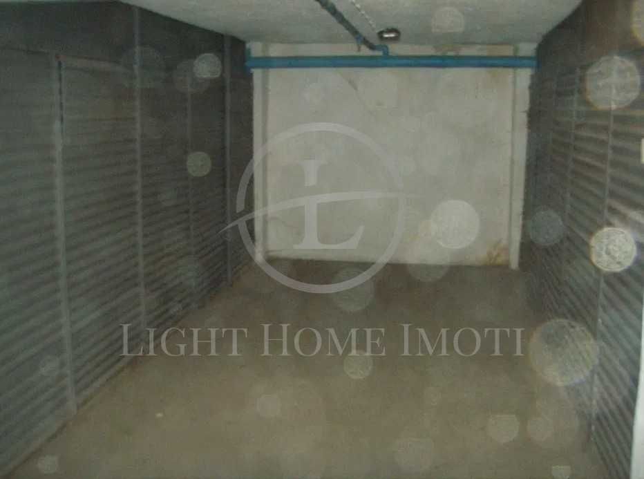 Гараж / Паркомясто в Пловдив, Център - 15 кв.м за 915 €/кв.м - Снимка #1