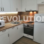 Дава се под наем Двустаен апартамент в Варна, Цветен квартал - 60 кв.м за 425 € - Снимка #1