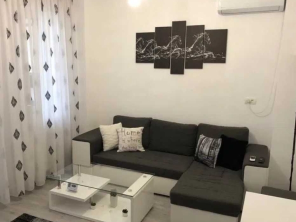 Дава се под наем Тристаен апартамент в Пловдив, Коматево - 90 кв.м за 265.2 € - Снимка #1