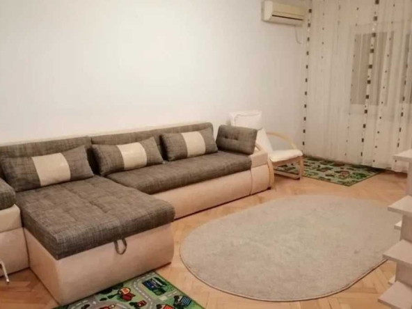 Дава се под наем Тристаен апартамент в Пловдив, Център - 82 кв.м за 397.8 € - Снимка #1