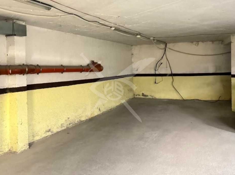 Гараж / Паркомясто в Бургас, Център - 18 кв.м за 2223 €/кв.м - Снимка #1