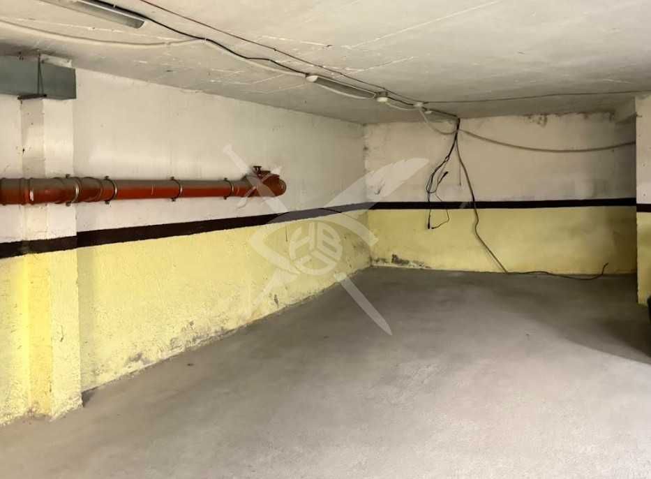 Гараж / Паркомясто в Бургас, Център - 18 кв.м за 2223 €/кв.м - Снимка #1