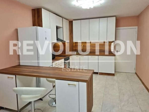 Дава се под наем Тристаен апартамент в Варна, Левски - 80 кв.м за 648.21 € - Снимка #1