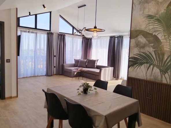 Дава се под наем Четиристаен апартамент в к.к. Св.Св. Константин и Елена - 100 кв.м за 1100 € - Снимка #1