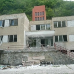 Промишлена сграда в Лъки - 2200 кв.м за 73 €/кв.м - Снимка #1