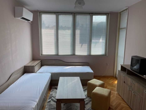 Дава се под наем Едностаен апартамент в Стара Загора, Център - 42 кв.м за 204 € - Снимка #1