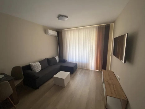 Дава се под наем Двустаен апартамент в Варна, Победа - 65 кв.м за 562 € - Снимка #1