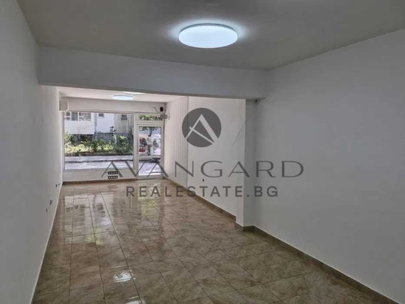 Магазин в Пловдив, Кючук Париж - 43 кв.м за 1917 €/кв.м - Снимка #1