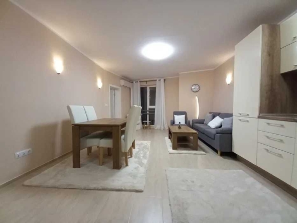 Дава се под наем Тристаен апартамент в София, Дървеница - 100 кв.м за 495 € - Снимка #1
