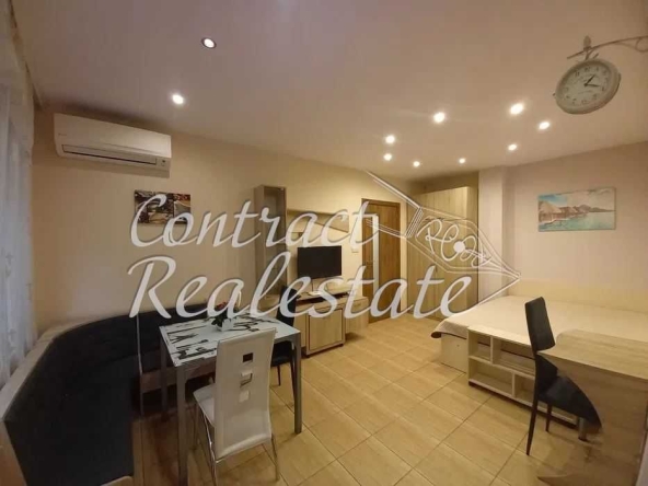 Дава се под наем Едностаен апартамент в Варна, Център - 31 кв.м за 328.95 € - Снимка #1