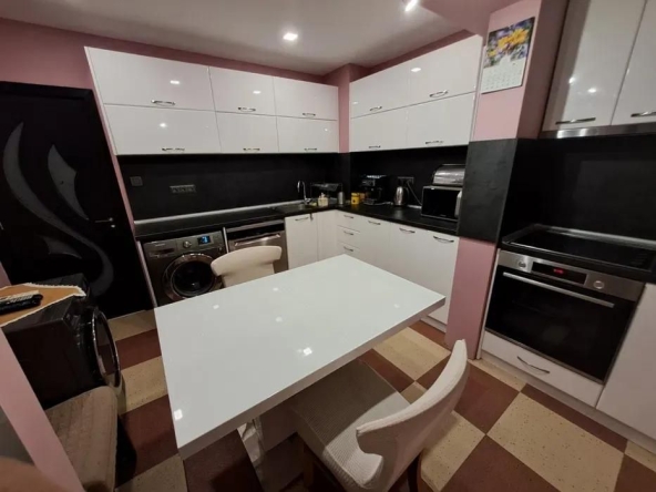 Дава се под наем Тристаен апартамент в Варна, Трошево - 61 кв.м за 648.21 € - Снимка #1