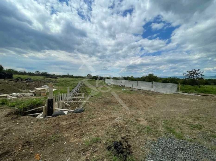 Парцел в Карнобат - 17500 кв.м за 8 €/кв.м - Снимка #1