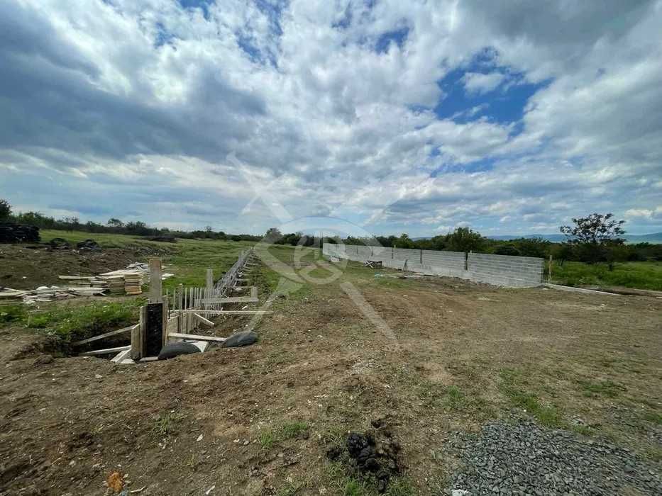 Парцел в Карнобат - 17500 кв.м за 8 €/кв.м - Снимка #1