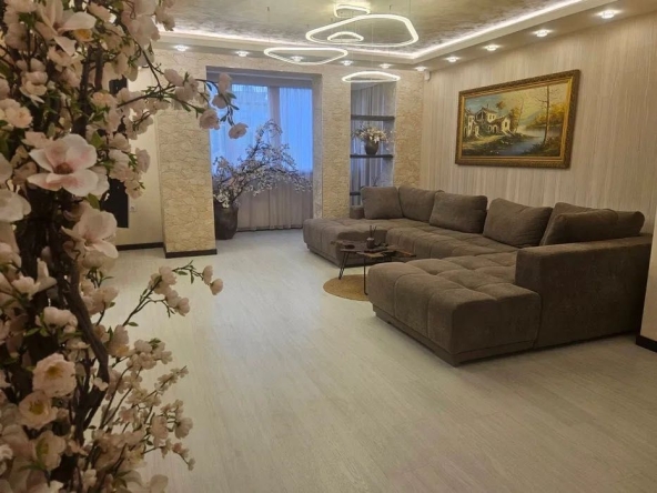 Дава се под наем Тристаен апартамент в Варна, Бриз - 100 кв.м за 119.34 € - Снимка #1