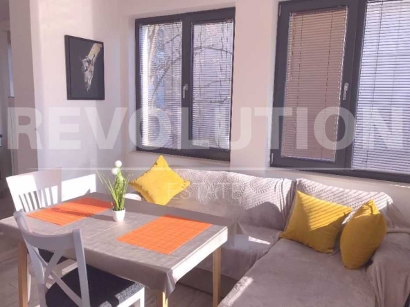 Дава се под наем Тристаен апартамент в Варна, Център - 60 кв.м за 510 € - Снимка #1