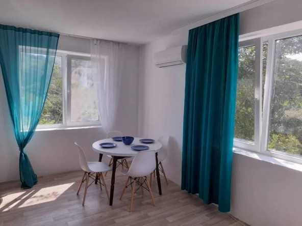 Дава се под наем Двустаен апартамент в Варна, Аспарухово - 60 кв.м за 278.97 € - Снимка #1