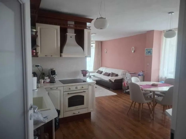 Дава се под наем Двустаен апартамент в Бургас, Център - 63 кв.м за 548.25 € - Снимка #1