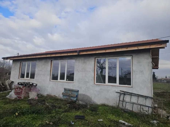 Къща в с. Граф Игнатиево, Област Пловдив - 88 кв.м за 695 €/кв.м - Снимка #1