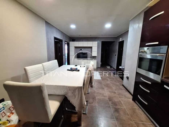 Тристаен апартамент в Пазарджик, Окръжна болница - 82 кв.м за 678 €/кв.м - Снимка #1