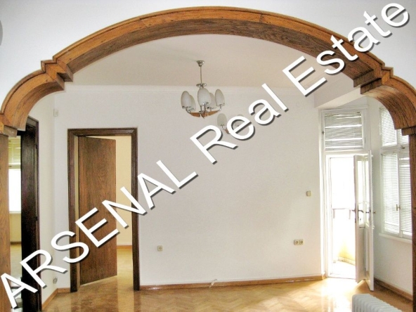 Дава се под наем Офис в София, Център - 210 кв.м за 1495.83 € - Снимка #1