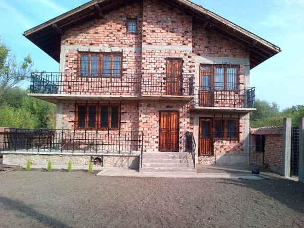 Къща в с. Ленково, Област Плевен - 700 кв.м за 59 €/кв.м - Снимка #1