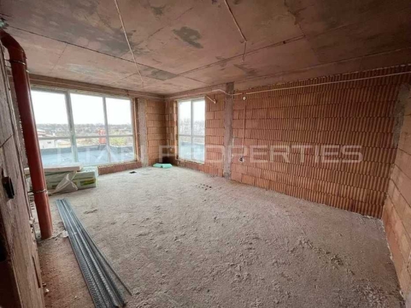 Тристаен апартамент в Пловдив, Остромила - 209 кв.м за 339 €/кв.м - Снимка #1