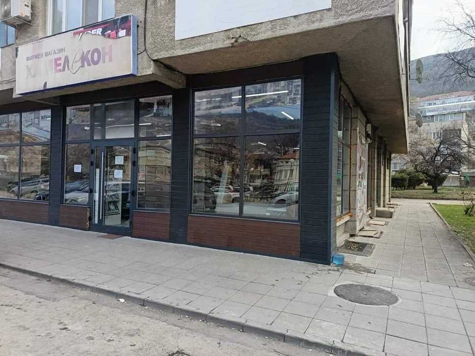 Дава се под наем Магазин в Провадия - 233 кв.м за 1495.83 € - Снимка #1