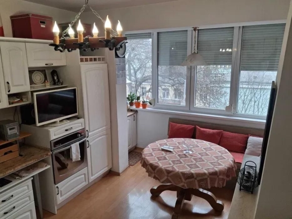 Дава се под наем Тристаен апартамент в Варна, Аспарухово - 70 кв.м за 448.8 € - Снимка #1