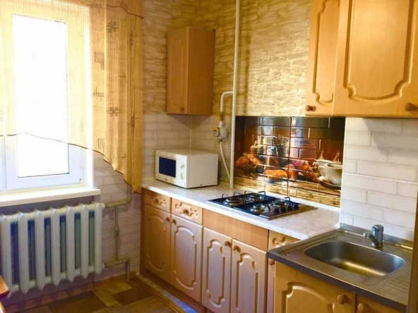 Дава се под наем Тристаен апартамент в София, Зона Б-18 - 90 кв.м за 612 € - Снимка #1