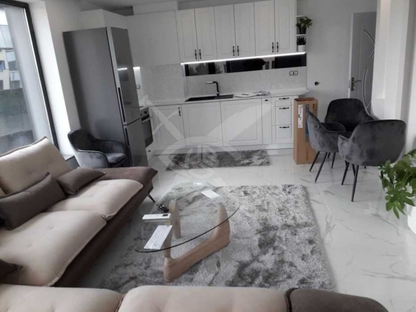 Дава се под наем Тристаен апартамент в София, Хладилника - 98 кв.м за 897.6 € - Снимка #1