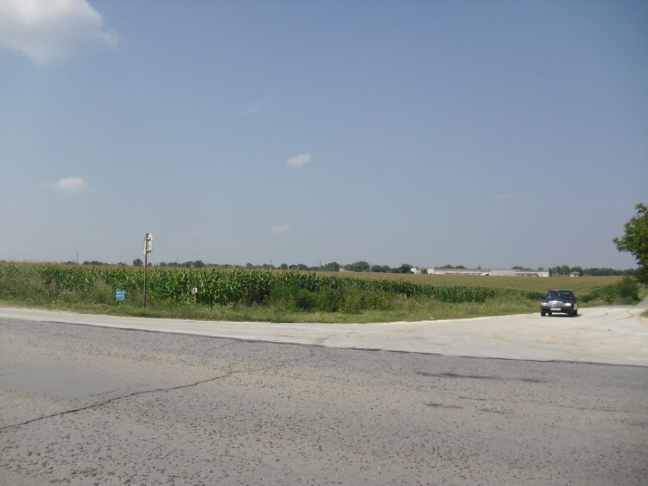 Земеделски имот в с. Тръстеник, Област Русе -  кв.м за 32300 €/дка - Снимка #1