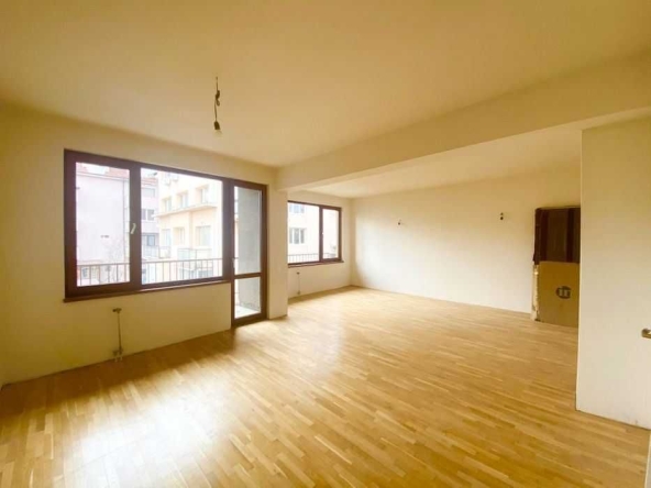 Тристаен апартамент в София, Изток - 180 кв.м за 1218 €/кв.м - Снимка #1