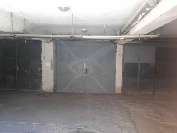 Гараж / Паркомясто в Пловдив, Кършияка - 17 кв.м за 690 €/кв.м - Снимка #1