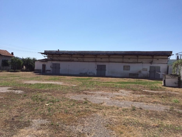 Промишлена сграда в Панагюрище - 1011 кв.м за 109 €/кв.м - Снимка #1