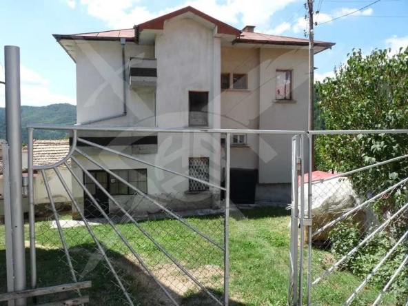 Къща в с. Баните, Област Смолян - 256 кв.м за 325 €/кв.м - Снимка #1