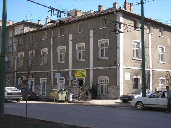 Дава се под наем Магазин в Габрово, Център - 600 кв.м за 306 € - Снимка #1