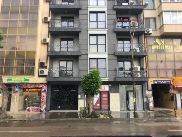 Дава се под наем Офис в Варна, Колхозен пазар - 80 кв.м за 459 € - Снимка #1