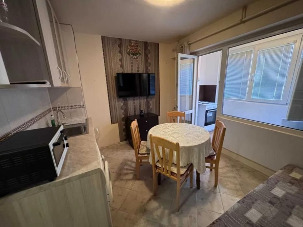 Дава се под наем Двустаен апартамент в Варна, Възраждане 3 - 52 кв.м за 425 € - Снимка #1