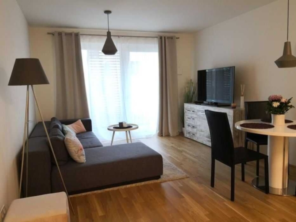 Дава се под наем Тристаен апартамент в София, Младост 3 - 105 кв.м за 499.8 € - Снимка #1