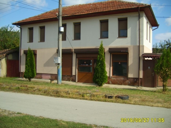 Къща в с. Пчелище, Област Велико Търново - 200 кв.м за 700 €/кв.м - Снимка #1