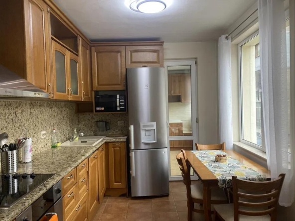 Дава се под наем Тристаен апартамент в Варна, Център - 90 кв.м за 800 € - Снимка #1