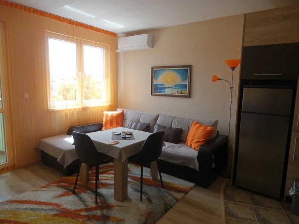 Дава се под наем Двустаен апартамент в Варна, Център - 75 кв.м за 600 € - Снимка #1