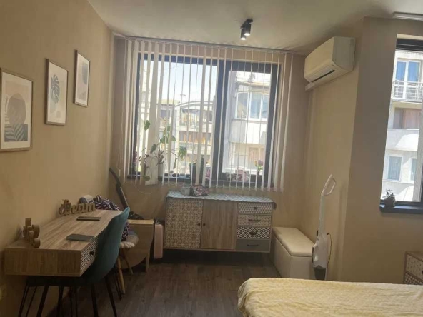Дава се под наем Двустаен апартамент в Бургас, Зорница - 60 кв.м за 510 € - Снимка #1