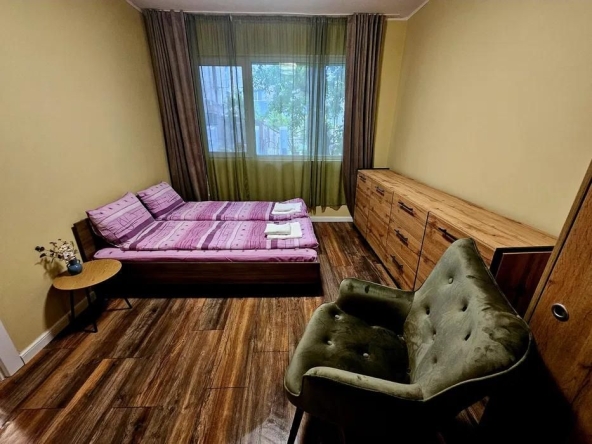 Дава се под наем Тристаен апартамент в Варна, Гръцка махала - 50 кв.м за 700 € - Снимка #1
