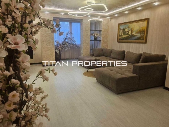 Дава се под наем Тристаен апартамент в Варна, Център - 100 кв.м за 1600 € - Снимка #1