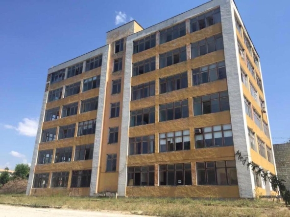 Промишлена сграда в Лозница - 2652 кв.м за 22 €/кв.м - Снимка #1