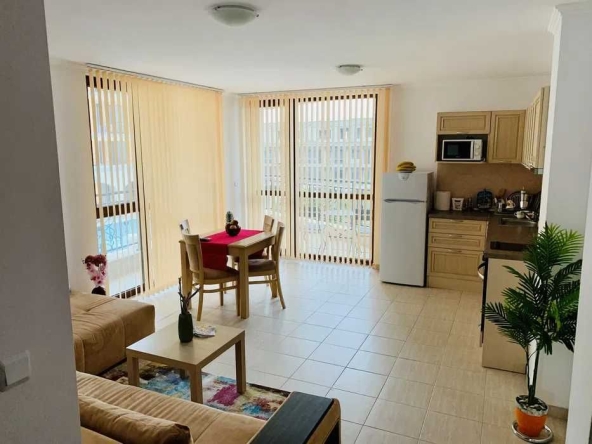 Дава се под наем Едностаен апартамент в Свети Влас - 70 кв.м за 178.5 € - Снимка #1